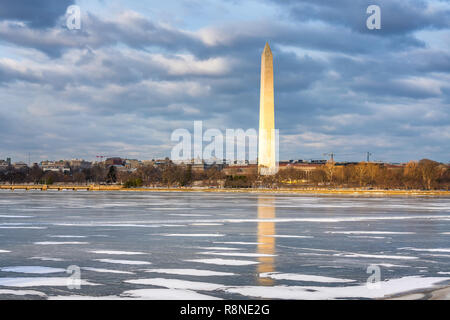 Vista sul monumento di Washington in inverno Foto Stock