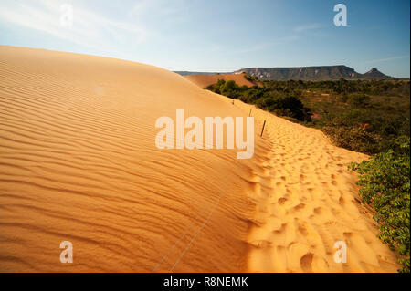 Le famose dune rosse a Jalapão National Park, stato di Tocantins. Questa è la più fotografata attrazione nel parco, area selvaggia in Brasile Foto Stock