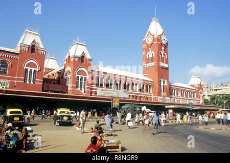 Chennai central railway station, Indo-saracenic style, Chennai, nello stato del Tamil Nadu, India Foto Stock
