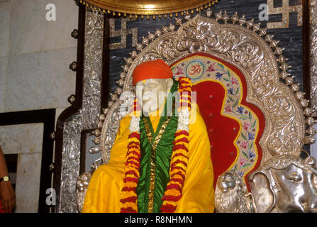 Statua del dio Sai Baba di Shirdi, Maharashtra, India Foto Stock
