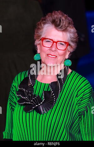 Prue Leith alla premiere di Mary Poppins ritorna alla Royal Albert Hall di Londra, Regno Unito Foto Stock