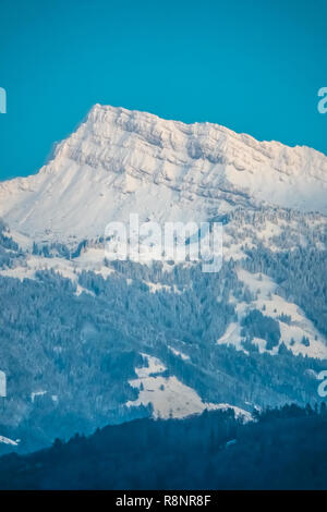 Vista della Speer picco (1.951 m.) in Appenzell Alpi, affacciato sulla regione tra il lago di Zurigo e il Lago di Walenstadt nel cantone di San Gallo. Vi Foto Stock