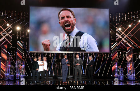 Gareth Southgate rinnova il suo premio per Coach of the Year durante il BBC SPORTS Personality of the Year 2018 alla Birmingham Genting Arena. Foto Stock