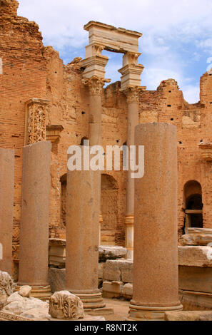 La Libia. Leptis Magna sito archeologico. Le rovine della città romana Sito Patrimonio Mondiale dell'UNESCO. Foto Stock