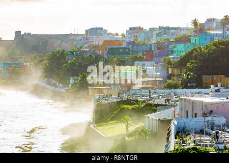 La Perla splendido quartiere, nella vecchia San Juan a sunrise Foto Stock