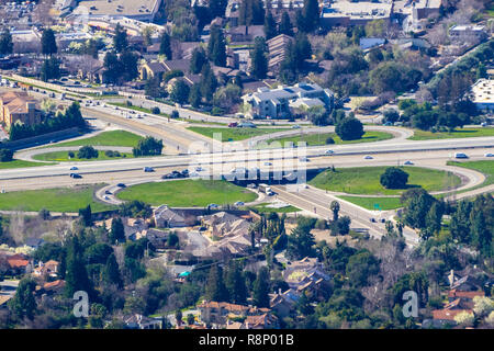 Vista aerea del raccordo autostradale, Fremont, est la baia di San Francisco, California Foto Stock