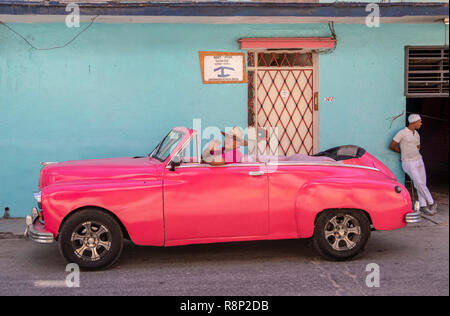 Vintage anni cinquanta American automobile parcheggiata in Havana cuba Foto Stock