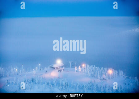 Centro sciistico di Ruka con Oulanka National Park in background, Kuusamo, Finlandia. Foto Stock