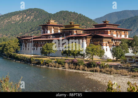 Punakha Dzong e Mo Chu River, Punakha, Bhutan Foto Stock