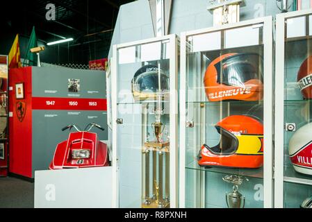 Canada Quebec, Regione Lanaudiere, Berthierville, museo Gilles Villeneuve, dedicato alla leggendaria auto racer Gilles Villeneuve e suo fratello Jacques, caschi racing Foto Stock