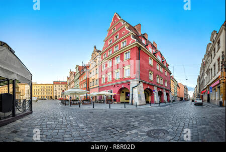 Wroclaw, Polonia. Vista panoramica del vecchio edificio colorato su Plac Solny (Solny Square) - mercato secondario di piazza della Città Vecchia Foto Stock