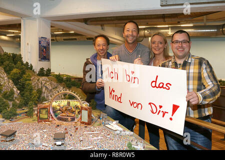 DJ Bobo a Miniatur Wunderland Hamburg offre: DJ Bobo, Gerrit Braun, Maik Garbe, Marion Andres dove: Amburgo, Germania Quando: 15 Nov 2018 Credit: Becher/WENN.com Foto Stock