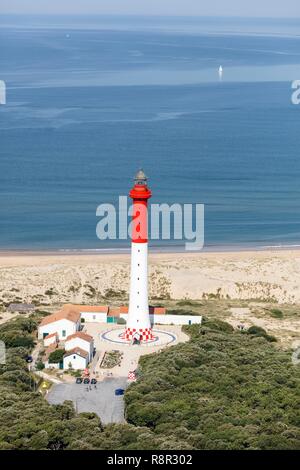 Francia, Charente Maritime, Les Mathes, La Coubre faro (vista aerea) Foto Stock