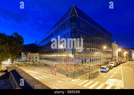 Francia, Loire Atlantique, Nantes, Rue de Sully, Conseil generale (consiglio regionale) dalla forma 6 studio di architettura, pannelli progettati da Beatrice Dacher (etichettati di alta qualità ambientale) Foto Stock