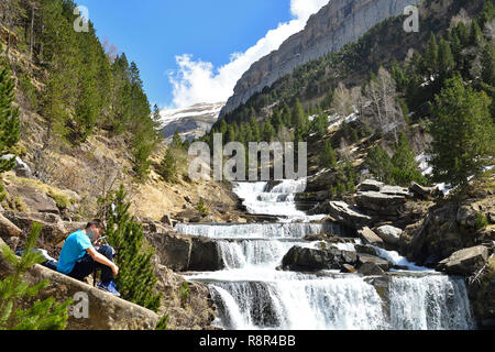 Spagna Aragona, provincia di Huesca, Parco Nazionale di Ordesa e Monte Perdido (Ordesa y Monte Perdido Parque Nacional), classificato come patrimonio mondiale dall UNESCO, Ordesa canyon, la Gradas de Soaso Foto Stock