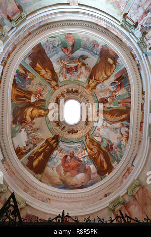 L'Italia, Piemonte, lago d'Orta, Orta San Giulio, il Sacro Monte dedicato a san Francesco di Assisi attraverso 20 cappelle decorate con affreschi e con sorprendente terracotta statue a grandezza naturale, tra i Sacri Monti del Piemonte e della Lombardia menzionati come patrimonio mondiale dall' UNESCO, Cappella 7, affreschi a soffitto Foto Stock