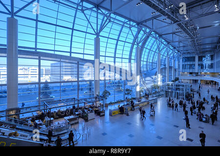 Mosca Domodedovo, Russia - Novembre 9, 2018: Hall dell'Aeroporto Internazionale di Domodedovo a Mosca architettura moderna Foto Stock