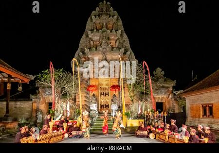 Indonesia, Bali, centro Ubud, Danza Legong a Puri Agung Peliatan tempio Foto Stock