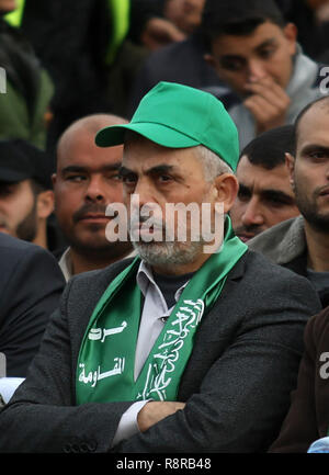 La striscia di Gaza, la Palestina. 16 dicembre 2018. Leader di Hamas Yahya al - Sunwar sta partecipando in un rally segnando il trentunesimo anniversario di Hamas' fondando, in GA Foto Stock