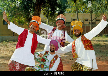 Baisakhi, tempo di danza, la gente ballare Bhangra Foto Stock