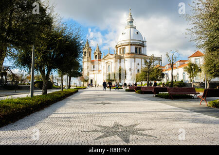 Braga, Portogallo - 18 Marzo 2018: Santuario di Nostra Signora di Sameiro (o Santuario di Sameiro o Immacolata Concezione di Monte Sameiro) è un san mariano Foto Stock
