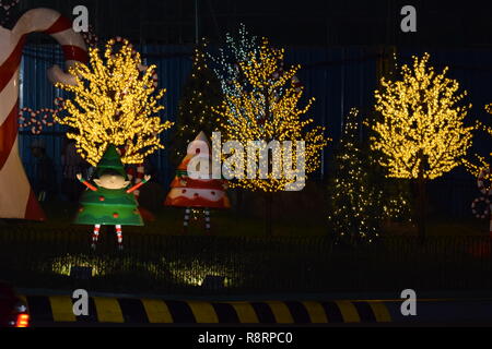 Baguio City dic. 2018, celebrando il Blousum di luce durante la notte mostrano che scollegherà l'ultima settimana della stagione estiva un festival annuale Foto Stock