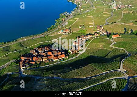 La Svizzera, nel Cantone di Vaud, sul Lago di Ginevra, Distretto di Lavaux osui, Lavaux, vigneti terrazzati, classificata patrimonio mondiale dall UNESCO, Bourg en Lavaux, Epesses (vista aerea) Foto Stock