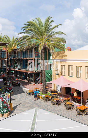 Vista guardando verso il basso dal Rif Fort al Rinascimento Mall Willemstad Curacao Foto Stock