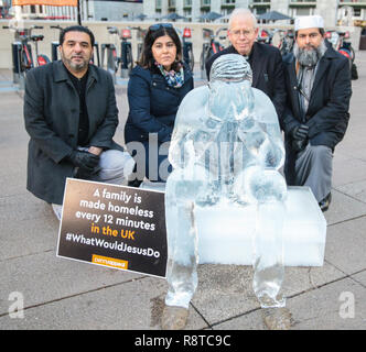 Londra REGNO UNITO 17 dicembre 2018 Londra Regno Unito 17 dicembre 2018 Sayeeda Hussain Warsi Baronessa Warsi FRTPI PC,giurista britannica, politico e membro della Camera dei Lords. A partire dal 2010-12, lei è stato co-presidente del partito conservatore .il Reverendissimo Paolo Hendricks è un Vescovo Ausiliare dell Arcidiocesi di Southwark.Ibrahim Mogra è un imam da Leicester e Assistente del segretario generale del Consiglio musulmano della Gran Bretagna@Paolo Quezada-Neiman/Alamy Live News Foto Stock