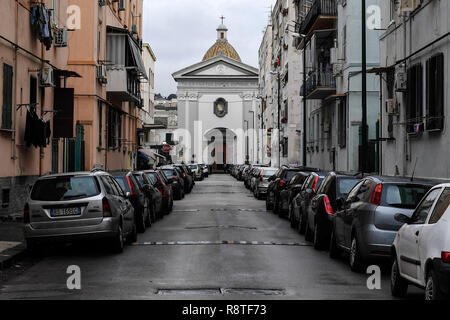 Rione Luzzatti, quartiere di Poggioreale, dove il mondo storia di successo dello scrittore di Elena Ferrante, Amica geniale, è impostato, che ora è diventato una serie TV fiction. 17/12/2018, Napoli, Italia Foto Stock