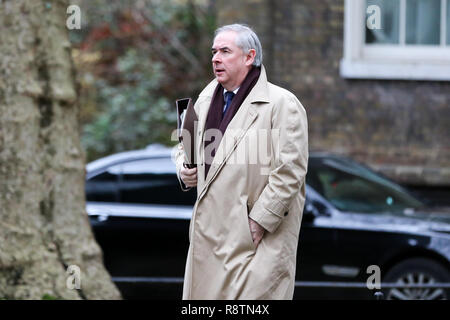 A Downing Street, Londra, Regno Unito. Xviii Dicembre, 2018. Geoffrey Cox - Procuratore generale arriva a Downing Street settimanale per la riunione di gabinetto. L'armadio di discutere i preparativi per un 'No Deal' Brexit. Credito: Dinendra Haria/Alamy Live News Foto Stock