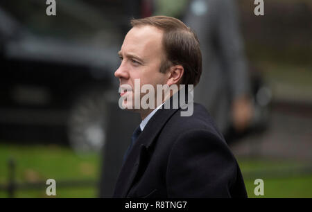 A Downing Street, Londra, Regno Unito. Il 18 dicembre 2018. Matt Hancock, Segretario di Stato per la salute e la cura sociale arriva a Downing Street per settimanale riunione del gabinetto. Credito: Malcolm Park/Alamy Live News. Foto Stock