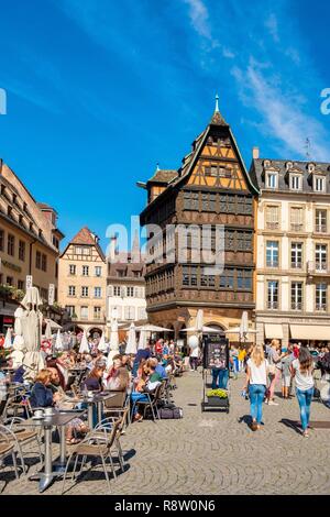 Francia, Bas Rhin, Strasburgo, città vecchia sono classificati come patrimonio mondiale dall'UNESCO, la piazza della cattedrale, Maison Kammerzell XV XVI secolo Foto Stock