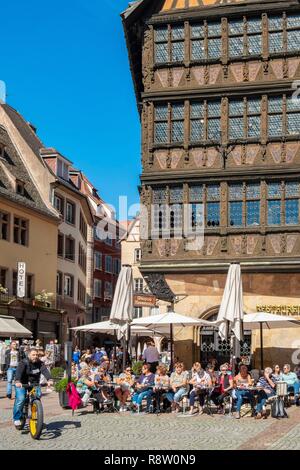 Francia, Bas Rhin, Strasburgo, città vecchia sono classificati come patrimonio mondiale dall'UNESCO, la piazza della cattedrale, Maison Kammerzell XV XVI secolo Foto Stock