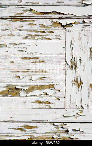 Dettaglio della vernice bianca incrinata e staccata Foto Stock
