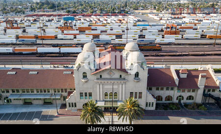 San Bernardino Santa Fe Depot o San Bernardino Stazione, San Bernadion, CA, Stati Uniti d'America Foto Stock