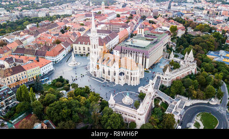 Il Bastione dei Pescatori e la chiesa di San Mattia o Mátyás Templom, Budapest, Ungheria Foto Stock