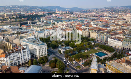 Piazza Erzsébet o Erzsébet tér, Belvaros District, Budapest, Ungheria Foto Stock