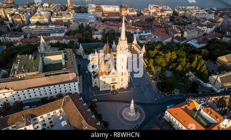 Il Bastione dei Pescatori e la chiesa di San Mattia o Mátyás Templom, Budapest, Ungheria Foto Stock