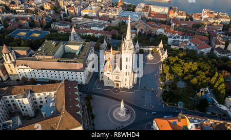 Il Bastione dei Pescatori e la chiesa di San Mattia o Mátyás Templom, Budapest, Ungheria Foto Stock