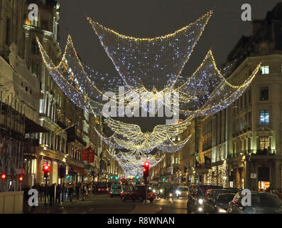 Festa di Natale luminarie di luci lungo Oxford Street, Regent Street, Carnaby Street e regale Street a Londra con: atmosfera dove: Londra, Regno Unito quando: 16 Nov 2018 Credit: WENN.com Foto Stock