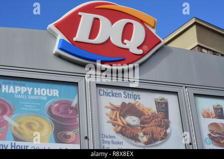 Dairy Queen guidare attraverso il segno/logo Foto Stock