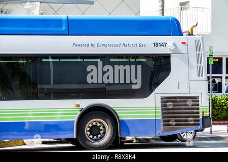 Miami Beach Florida, Miami-Dade Metrobus, bus alimentato a gas naturale compresso, FL181205001 Foto Stock