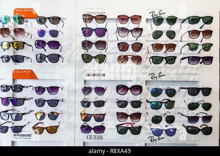 Miami Beach Florida, negozio di optometrista, vendita di occhiali, Solaris Longchamp Carrera Ray-Ban, montature di occhiali da sole, FL181205141 Foto Stock