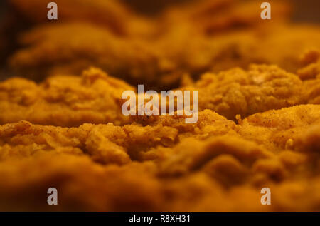 Pollo fritto strisce sono venduti in corrispondenza di una stazione di benzina in Oxford, Mississippi. Foto Stock