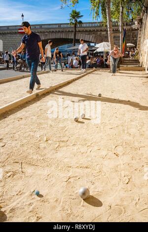 Francia, Paris, Parc des Rives de Seine, gioco delle bocce Foto Stock