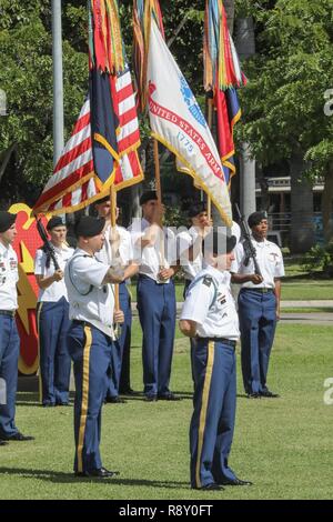 Brig. Gen. J.B. Vowell e il venticinquesimo divisione di fanteria ospiterà la commemorazione dell'U.S. Dell'esercito di azioni su 7 dicembre 1941, il 7 dicembre, 2018 a Fort DeRussy, Honolulu, Hawaii. La manifestazione ha segnato 77 anni dopo un attacco a sorpresa contro l'isola di Oahu. Foto Stock