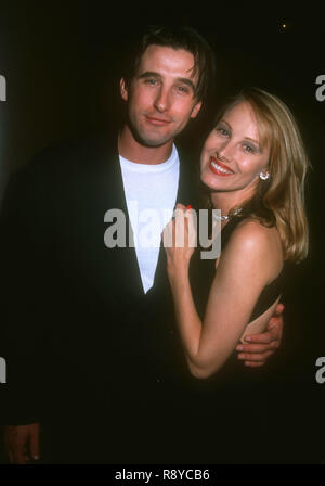 WEST HOLLYWOOD, CA - 29 aprile: Attore William Baldwin e cantante Chynna Phillips frequentare il 'Tre di cuori' West Hollywood Premiere il 29 aprile 1993 presso il Teatro DGA in West Hollywood, California. Foto di Barry re/Alamy Stock Photo Foto Stock