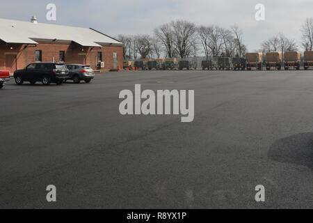 Un nuovo parcheggio è fra i miglioramenti apportati alla zona di formazione a Fort Mifflin. La struttura è utilizzata dalla più antica che serve in modo continuo unità in Pennsylvania National Guard il 103 Ingegnere vigili del battaglione. Foto Stock