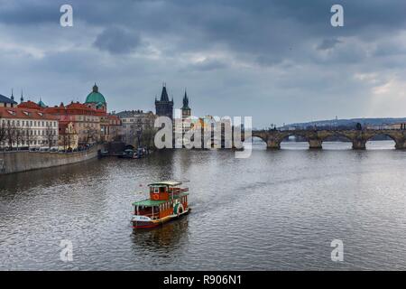 Repubblica ceca, Boemia, Praga, elencati come patrimonio mondiale dall' UNESCO, il Charles Bridge, Foto Stock